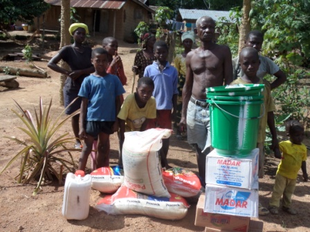 A family of 6 lost bread winner to ebola in Wormanon; Quardu -Gboni district receives donation for the first time