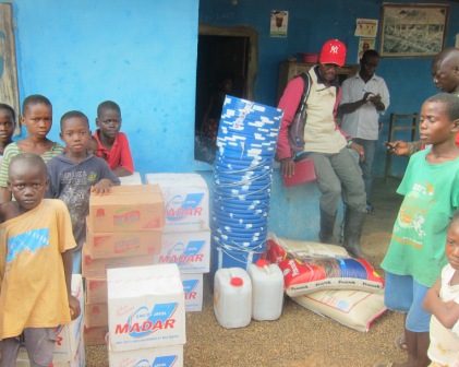Ebola Survivals in Wondee Community receive ration from SEFL through MSL