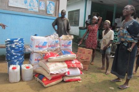 Ebola Victims in Diah Town receive food and non food items from SEFL through MSL alleging neglect by County Health Team  while undergoing quarantine 