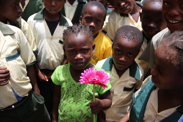 Todcad: Alla har inte skoluniform. 