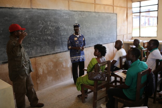 Lördagsundervisning på Grand Bassa Community College