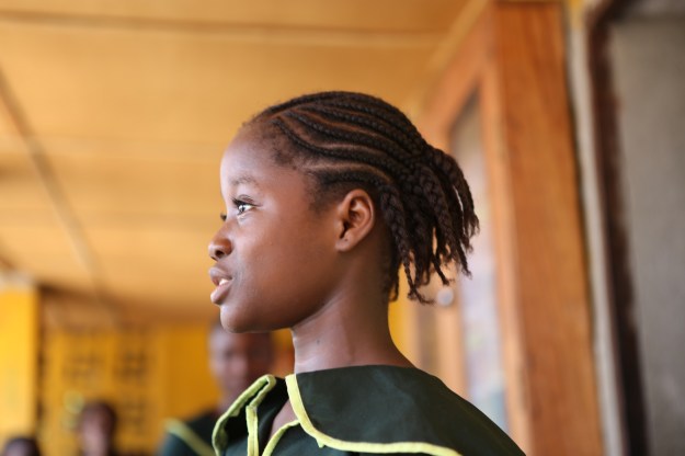 Vi fick en pjäs uppspelad som handlade om oss. Den här tjejen var rektorn i pjäsen-