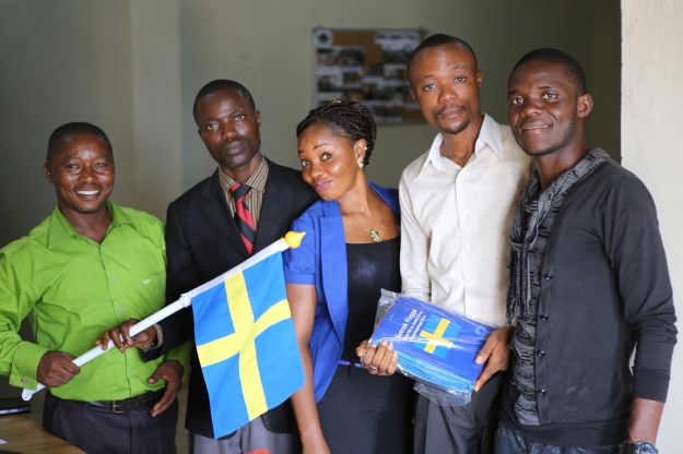 Multiservices team with Sweden flag gifts