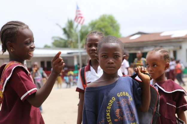 På väg hem från skolan. 