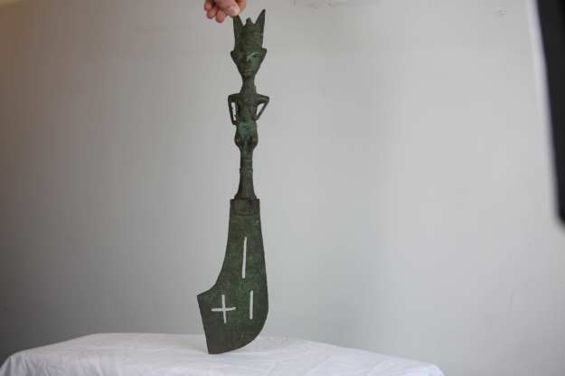 13 Krigare med svärd-248cm hög 673g HÖGSTA BUD 500:-