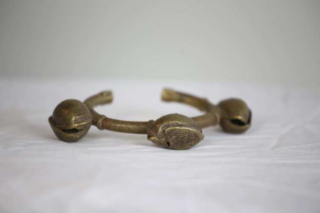 16 Armband med ormskallra12,5cm breda 109g HÖGSTA BUD: 200:-