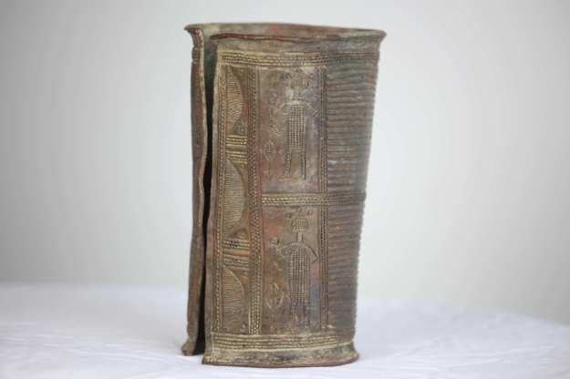 3 Arband med gravyrer17 cm hög 520g HÖGSTA BUD 500:- HÖGSTA BUD = 300:-