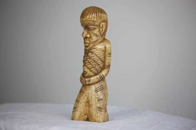 4 Man - av ben23 cm hög 615g Ben av elefant.Ej elfenben HÖGSTA BUD: 500:-