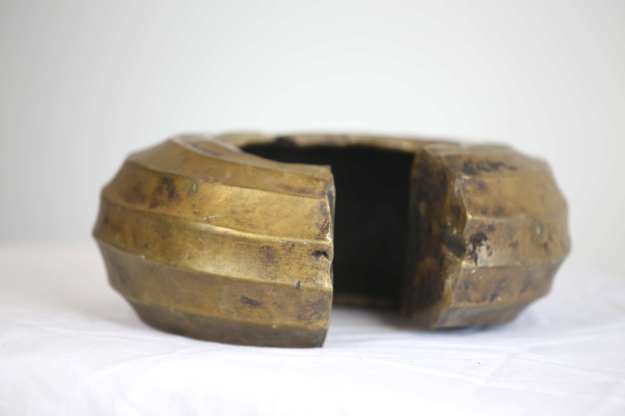 8 Armband med ränder20 cm lång 2,8kg HÖGSTA BUD: 500:-